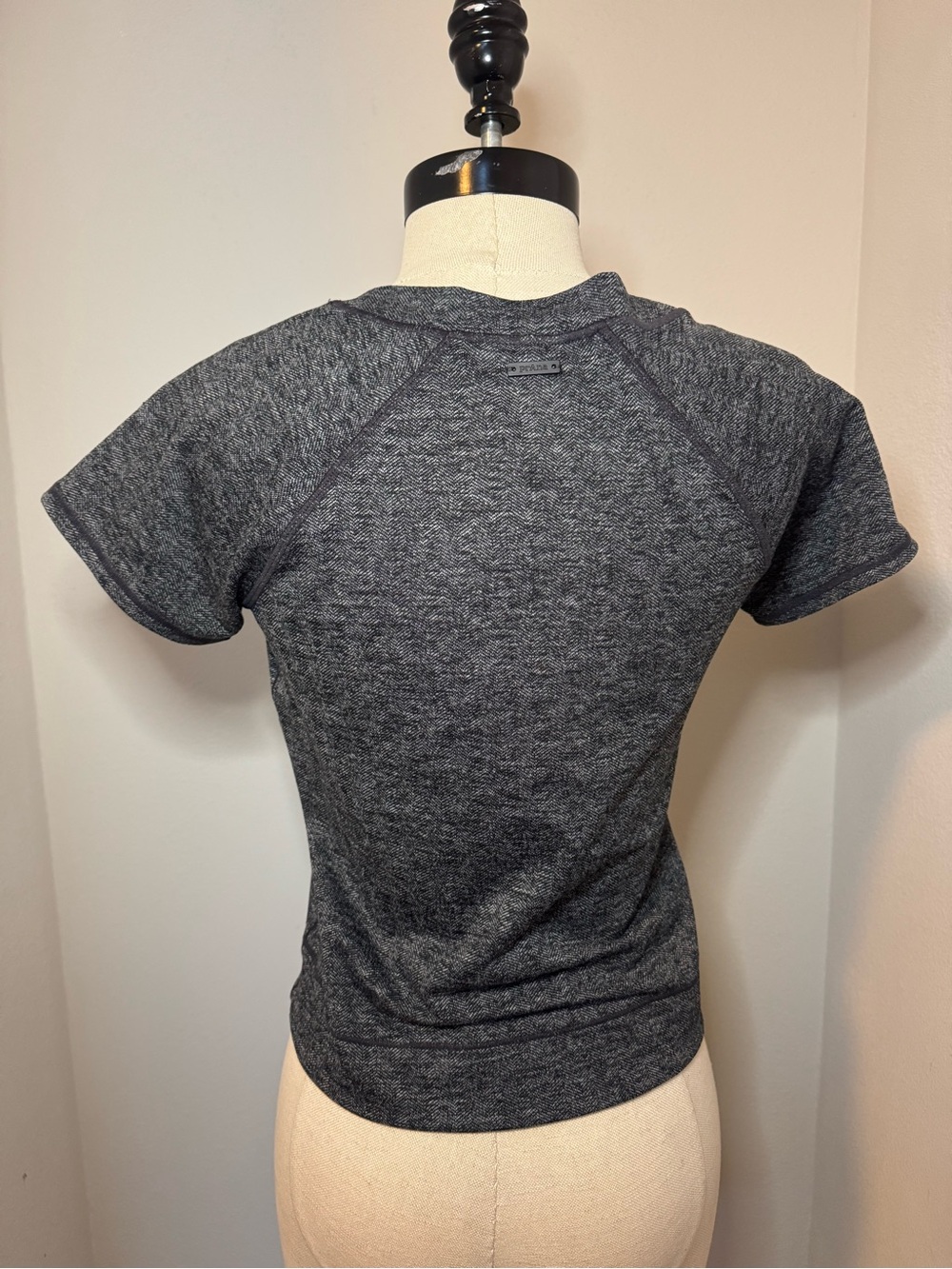 Women's Prana Heather Charcoal Short Sleeve Top - Picture 4 of 5